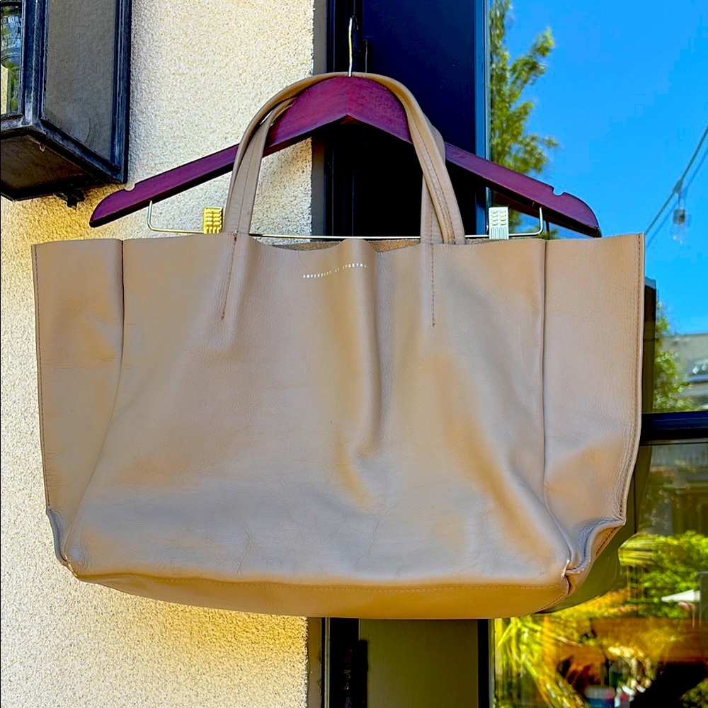 Ampersand as Apostrophe beige Leather Tote Bag